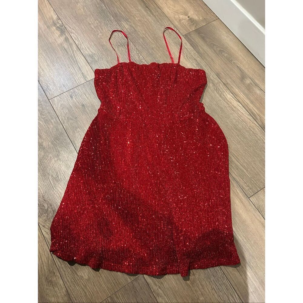 Lulu’s red sequence dress - Picture 2 of 7